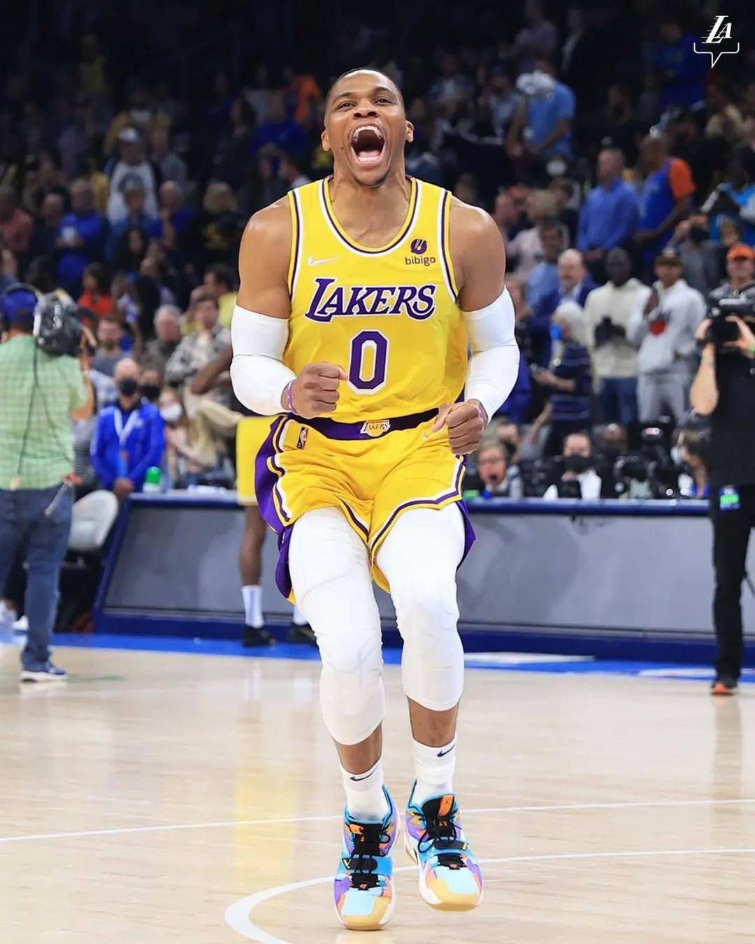 中场向前的 中场向前的